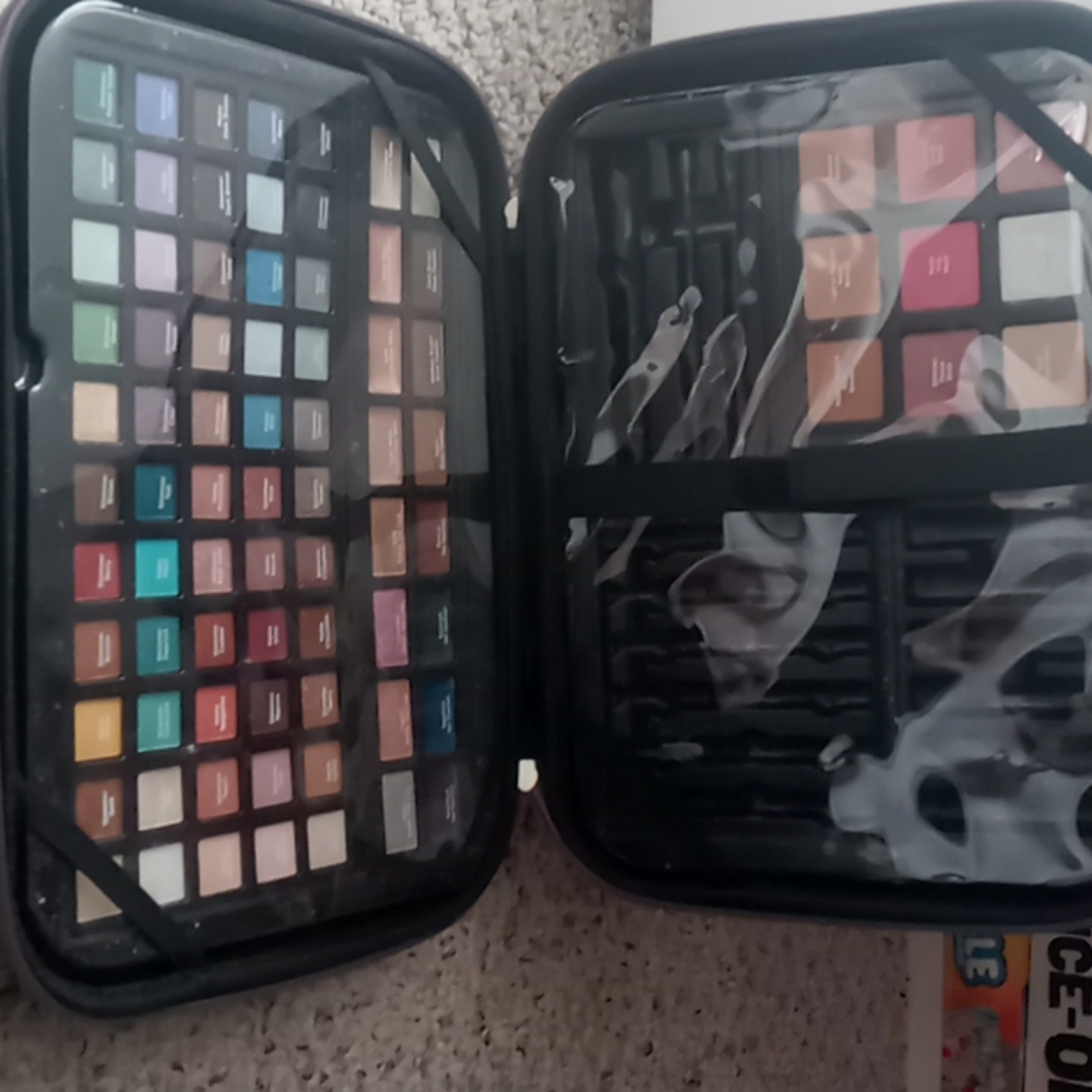 Makeup - Picture 2 of 2
